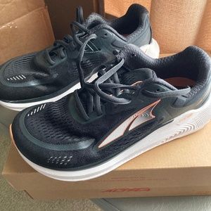 Altra Paradigm 6 women running shoes size 7.5